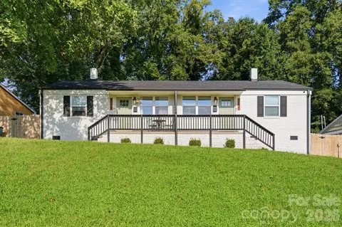 3019 Columbus Cir, Charlotte, NC 28208