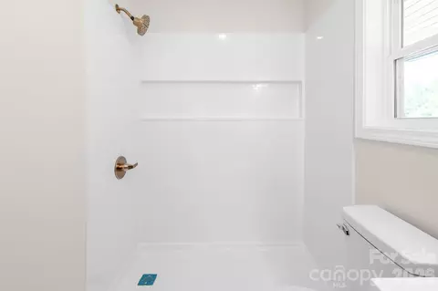 Bath - 500 Gregory Rd, Jefferson, SC 29718 photo 4 of 4
