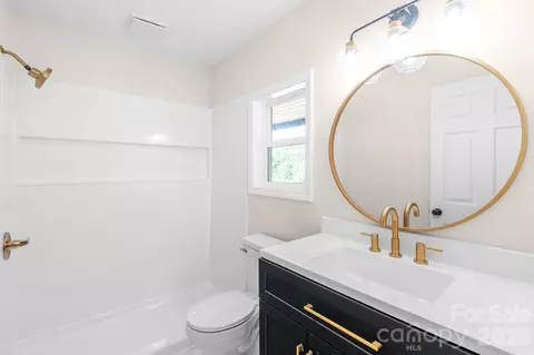 Bath - 500 Gregory Rd, Jefferson, SC 29718 photo 3 of 4