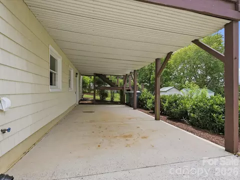 Exterior - 20845 Lagoona Dr, Cornelius, NC 28031 photo 3 of 8