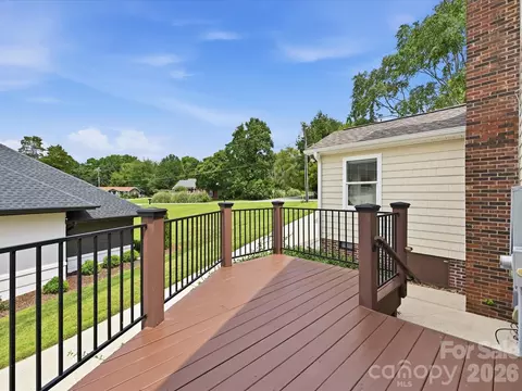 Exterior - 20845 Lagoona Dr, Cornelius, NC 28031 photo 6 of 8