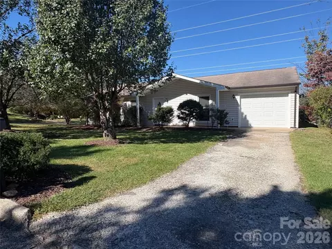 204 Scottlynn Dr, Asheville, NC 28806