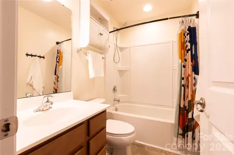 Bath - 7532 W Berkeley Rd, Denver, NC 28037 photo 3 of 4