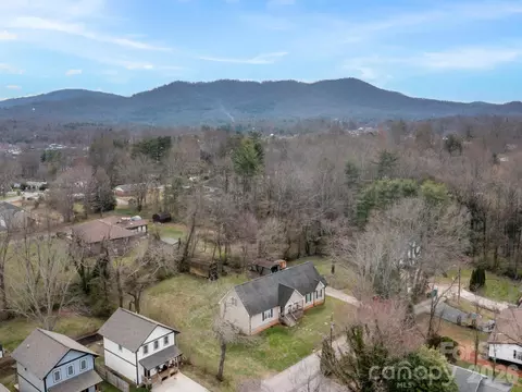 28 Chapel Park Rd, Asheville, NC 28803