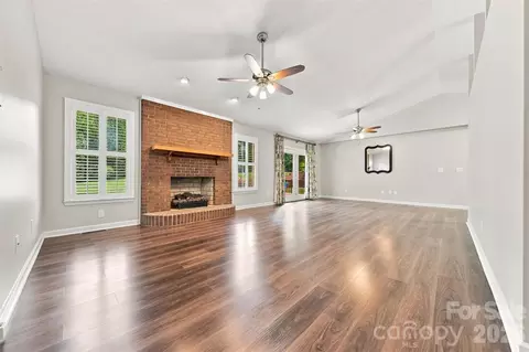 Living - 107 Timberline Dr, Morganton, NC 28655 photo 2 of 4