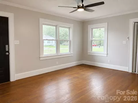 Living - 802 3rd Se St SE, Conover, NC 28613 photo 1 of 4