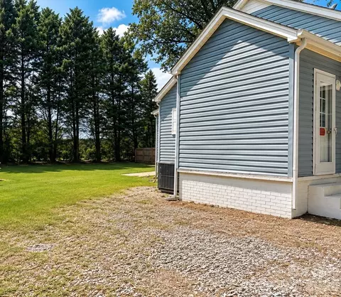 Exterior - 802 3rd Se St SE, Conover, NC 28613 photo 1 of 1