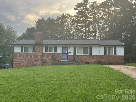 325 Glenwood Dr, Mooresville, NC 28115