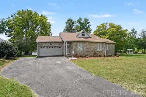 Exterior - 235 Pebble Pt, Salisbury, NC 28146 photo 3 of 5
