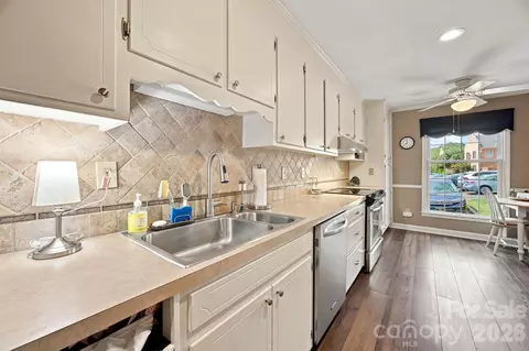 Kitchen - 6836 Dumbarton Dr, Charlotte, NC 28210 photo 2 of 3