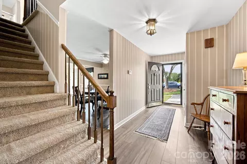 Entry Way - 6836 Dumbarton Dr, Charlotte, NC 28210 photo 2 of 2