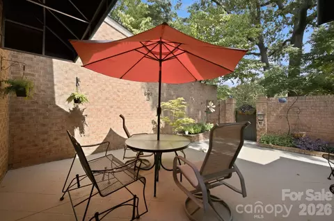 Exterior - 6836 Dumbarton Dr, Charlotte, NC 28210 photo 4 of 6