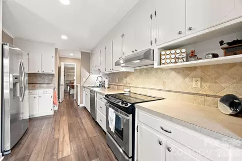 Kitchen - 6836 Dumbarton Dr, Charlotte, NC 28210 photo 1 of 3