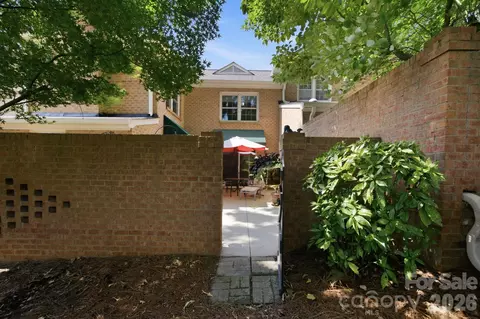 Exterior - 6836 Dumbarton Dr, Charlotte, NC 28210 photo 3 of 6