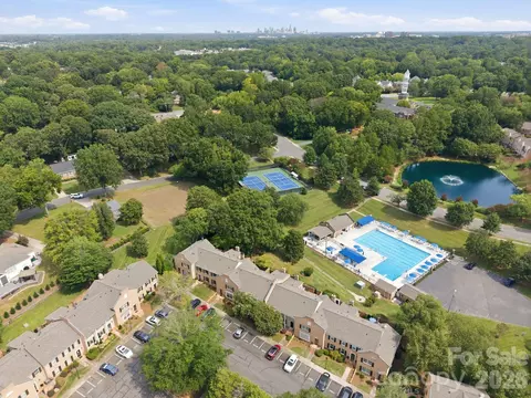 View/Area - 6836 Dumbarton Dr, Charlotte, NC 28210 photo 2 of 4