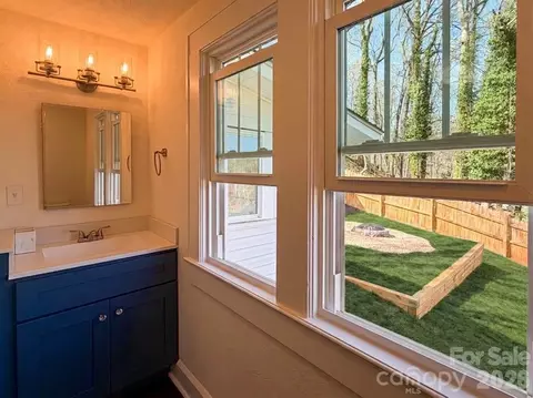 Bath - 50 Hidden Hill Rd, Tryon, NC 28782 photo 3 of 3