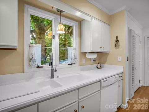 Kitchen - 335 Melrose 111 Ave #111, Tryon, NC 28782 photo 4 of 6