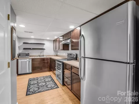 Kitchen - 335 Melrose 111 Ave #111, Tryon, NC 28782 photo 5 of 6