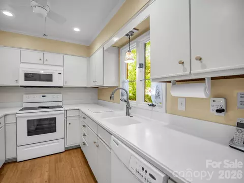 Kitchen - 335 Melrose 111 Ave #111, Tryon, NC 28782 photo 2 of 6