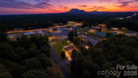 724 Hillcrest Dr, Bessemer City, NC 28016