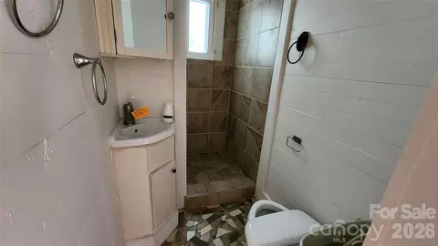 Bath - 844 Connahetta St, Murphy, NC 28906 photo 2 of 3
