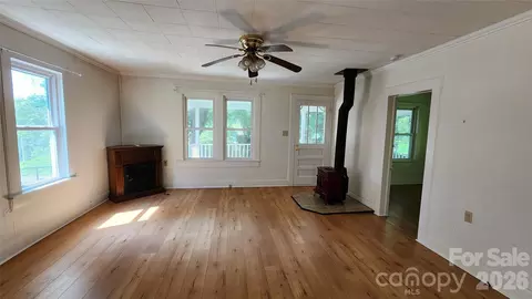 Living - 844 Connahetta St, Murphy, NC 28906 photo 3 of 3