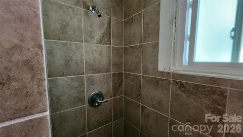 Bath - 844 Connahetta St, Murphy, NC 28906 photo 3 of 3