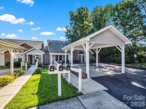 59 S Woodridge View Ct, Hendersonville, NC 28791