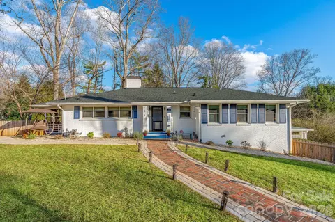 2 Bevlyn Dr, Asheville, NC 28803