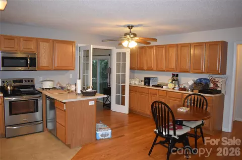 Kitchen - 26 Chipmunk Rdg, Marion, NC 28752 photo 3 of 3