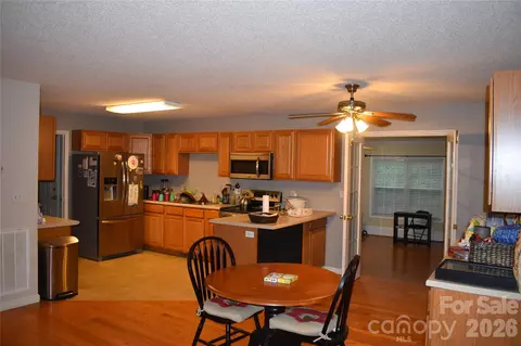 Kitchen - 26 Chipmunk Rdg, Marion, NC 28752 photo 1 of 3
