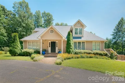 266 Cedarbrook Ln, Nebo, NC 28761