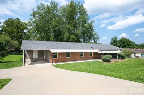 483 Caribou Rd, Asheville, NC 28803