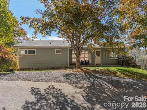 26 Grimball Dr, Waynesville, NC 28786