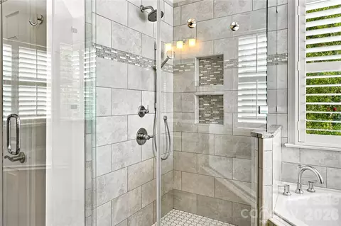 Bath - 224 N Kimberly Rd, Davidson, NC 28036 photo 4 of 5