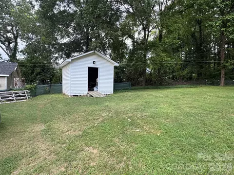 Exterior - 410 Spring St, Denton, NC 27239 photo 5 of 7