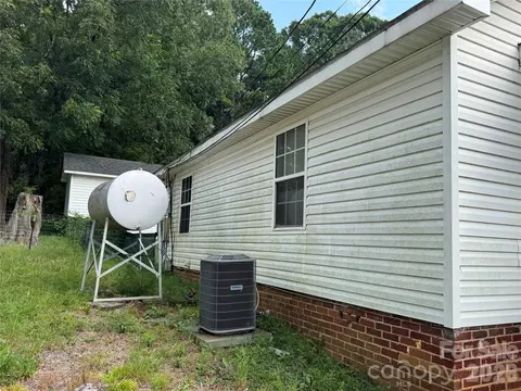 Exterior - 410 Spring St, Denton, NC 27239 photo 2 of 7