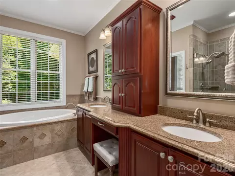 Bath - 314 Summerset Dr, Clyde, NC 28721 photo 1 of 5
