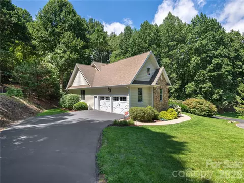 Exterior - 314 Summerset Dr, Clyde, NC 28721 photo 3 of 8