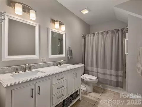 Bath - 314 Summerset Dr, Clyde, NC 28721 photo 5 of 5