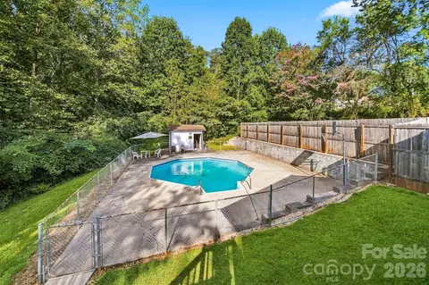 Exterior - 2075 S Fork Dr, Morganton, NC 28655 photo 4 of 10