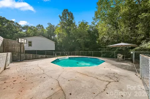 Exterior - 2075 S Fork Dr, Morganton, NC 28655 photo 7 of 10