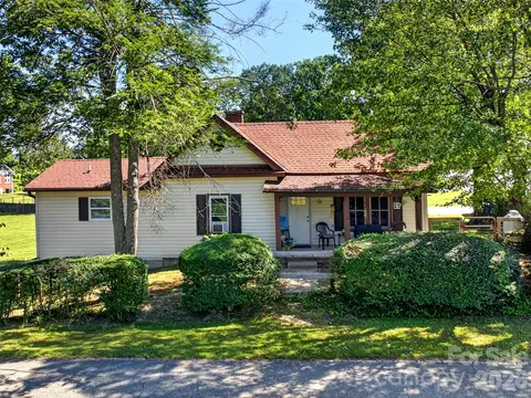 110 E Price St, Hendersonville, NC 28739
