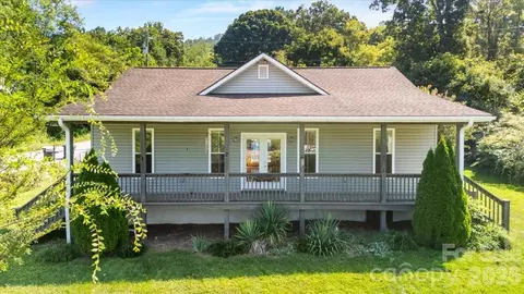2 Elkmont Pl, Asheville, NC 28804