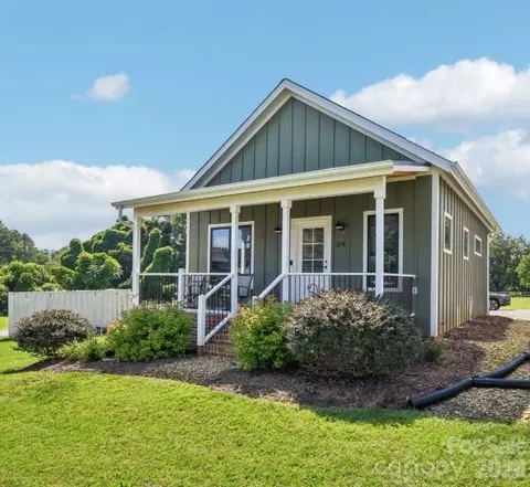24 Cottage Ct, Granite Falls, NC 28630