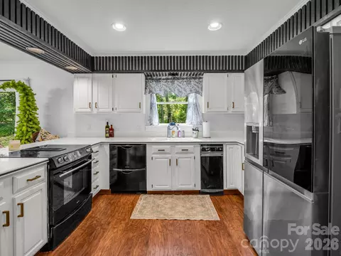 213 Raintree Dr, Hendersonville, NC 28791