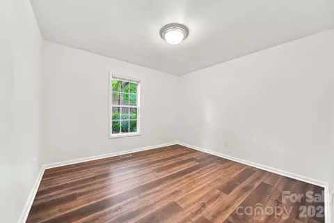 Bedroom - 220 5th Ne St NE, Conover, NC 28613 photo 4 of 5