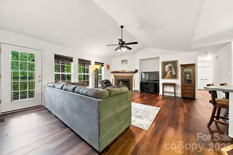 Living - 220 5th Ne St NE, Conover, NC 28613 photo 2 of 2