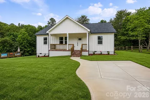 120 Whistling Pines Dr, Statesville, NC 28677