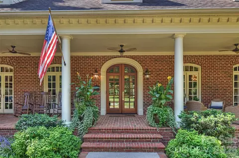 2115 Foxcroft Woods Ln, Charlotte, NC 28211